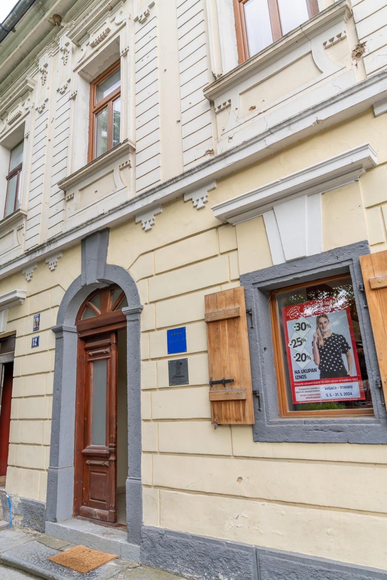 Apartments Paradiso Оточац Экстерьер фото